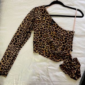 Off the shoulder crop long sleeve